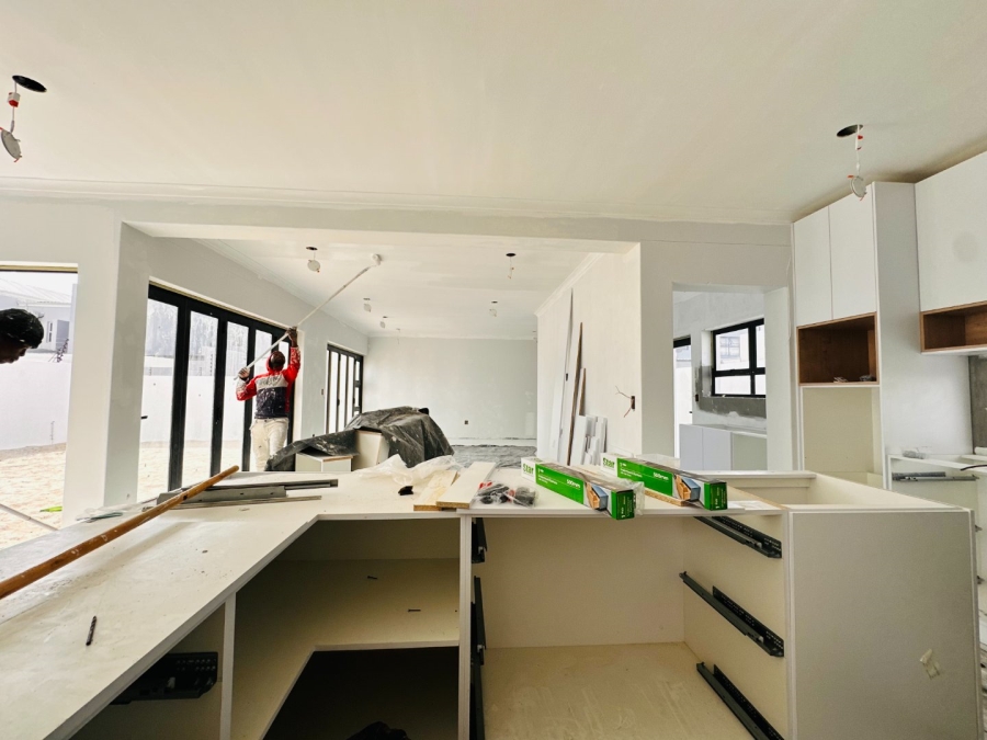 5 Bedroom Property for Sale in Sandown Western Cape